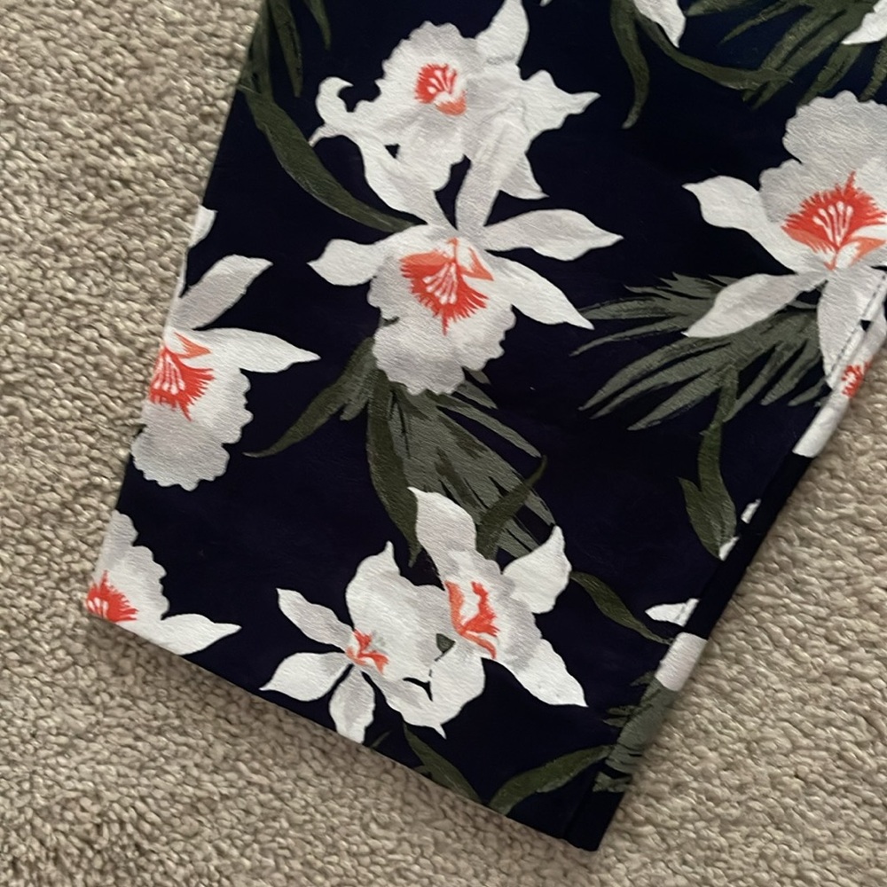 Old Navy floral pixie slim leg white florals pant size 10 - Picture 8 of 8